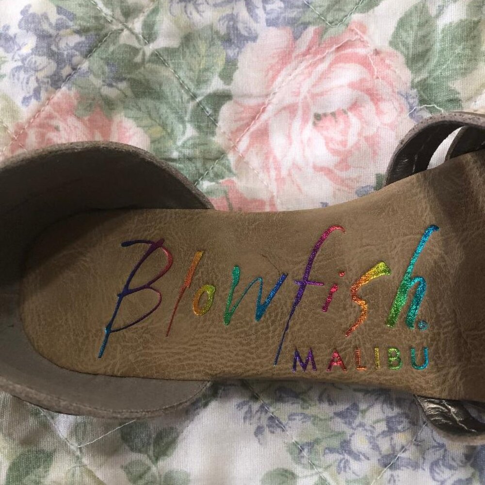 Flat Sandals - Picture 2 of 4